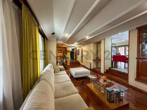 VENTA CASA JOSE MARMOL 4 AMBIENTES MUY AMPLIOS 2 COCHERAS CUBIERTAS