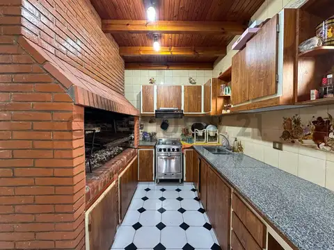 Casa 4 ambientes con 4 baños