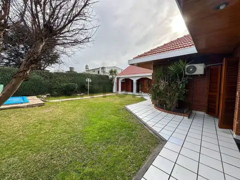 VENTA CASA JOSE MARMOL 4 AMBIENTES MUY AMPLIOS 2 COCHERAS CUBIERTAS