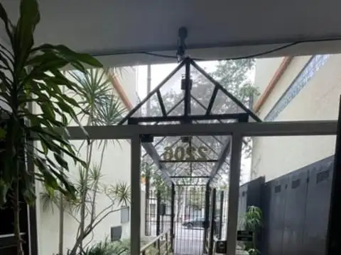 Av Altube 2200, Piso 1