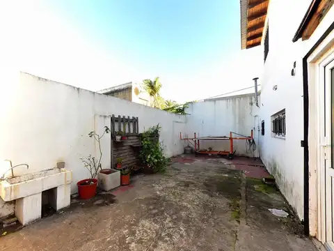 Casa 5 ambientes con 1 baño