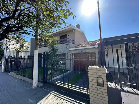 VENDO CASA 4 DORMITORIOS TABLADA PARK