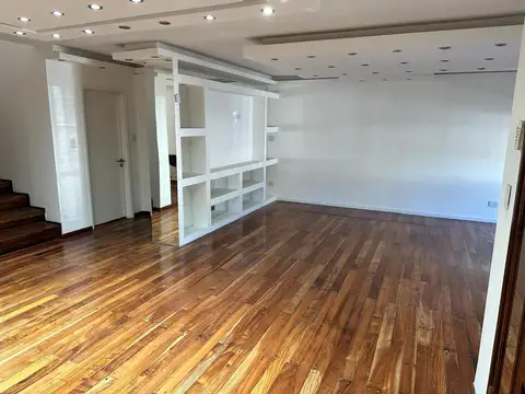 Casa 9 ambientes con 2 baños