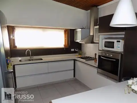 EXCELENTE CHALET ESTILO MEDITERRANEO