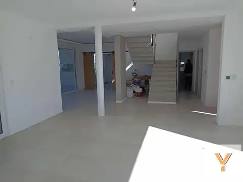 Casa en Alquiler con 1 cochera