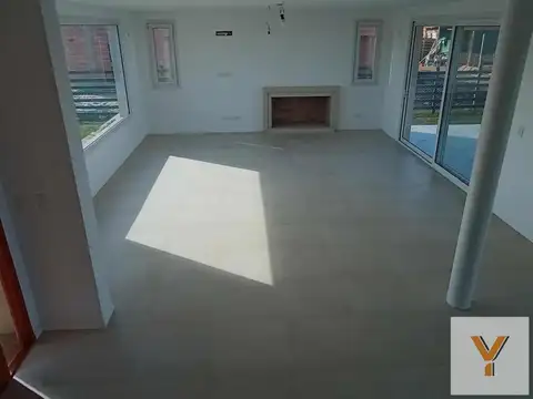 Casa 5 ambientes con 4 baños
