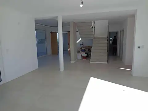 Casa en Alquiler con 1 cochera