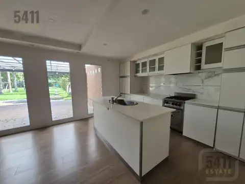 Casa en Venta con 5 cocheras