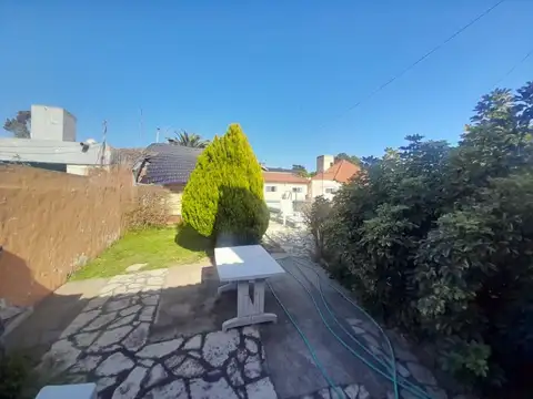 Casa 7 ambientes con 2 baños