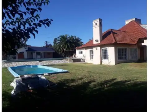 Casa en Venta con 3 cocheras