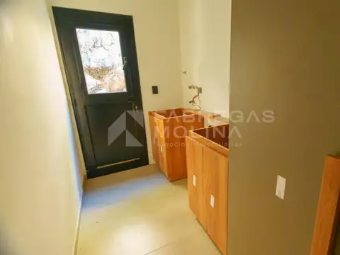 Casa 3 ambientes con 3 baños