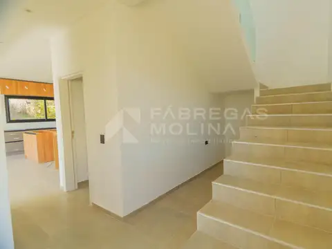 ¡Vena! Hermosa casa a estrenar La Cuesta - 3 dormitorios ¡Con Vistas Increíbles!