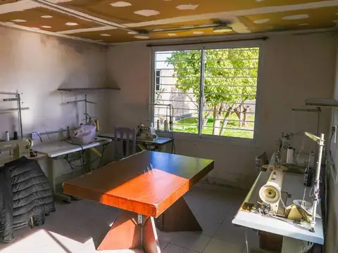 Casa familiar en barrio mercantil