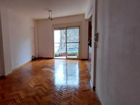 Amplio Monoambiente con balcón. Apto Profesional.