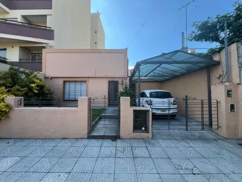 CASA EN VENTA - LOTE DE 9.60 X 42.60
