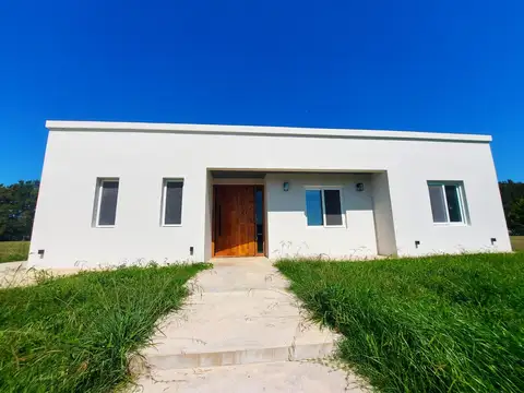 Casa en venta - 3 Dormitorios 4 Baños - 1.058Mts2 - Campana