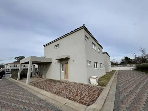 Casa 4 ambientes con 3 baños