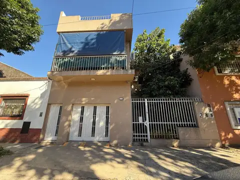 CASA EN VENTA 5 AMB! OPORTUNIDAD APTO CREDITO