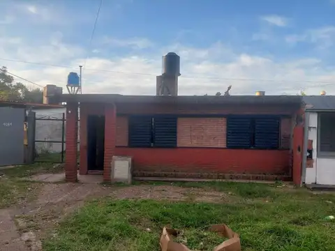 Casa de 2 dorm y cochera en Ciudadela Norte