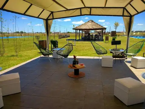 Casa con pileta - Lote 10x38 - Barrio los Tilos - Domselaar