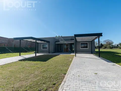 Casa en Venta con 2 cocheras