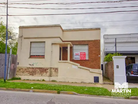 Casa y Departamento de 6 Ambientes en Venta en Tigre con Jardin