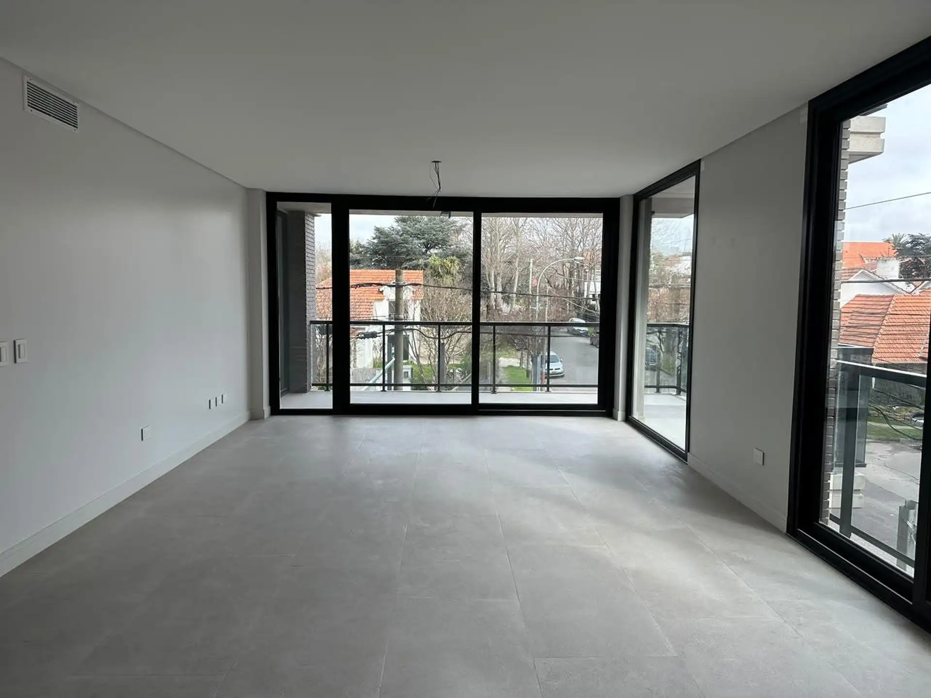 Exclusivo departamento en venta de 4 ambientes con cochera en Los Troncos