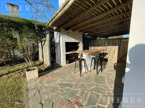 Casa en Alquiler Temporal con 2 cocheras