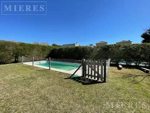 Casa 5 ambientes con 2 baños