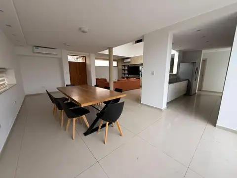 Casa 4 ambientes con 3 baños
