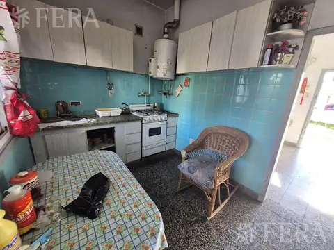 Venta casa 3 ambientes con jardín en Bernal