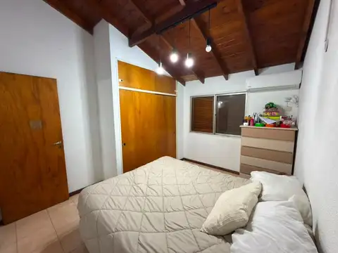 Du´plex de 2 dormitorios con cochera y patio
