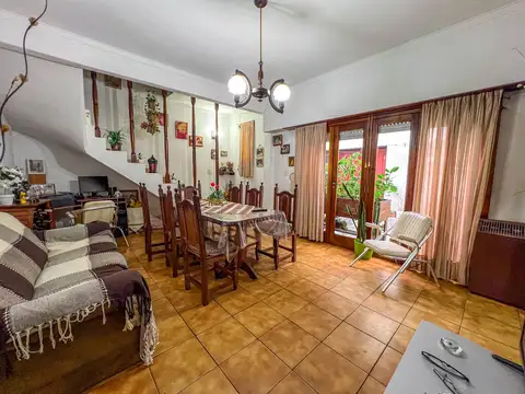 Chalet 3 ambientes + galpón -  Roque Sáenz Peña y El Cano