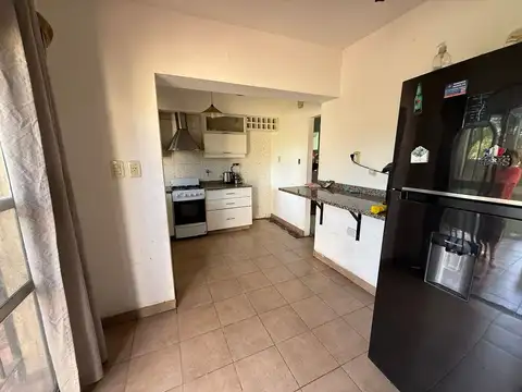 VENTA CASA  4 AMBIENTES CON PARQUE LOMAS DE ZAMORA