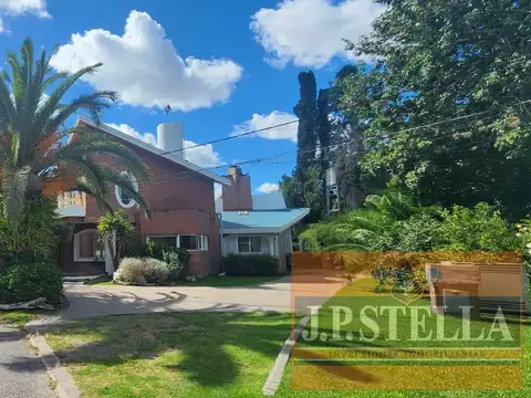Casa 5 ambientes con 3 baños