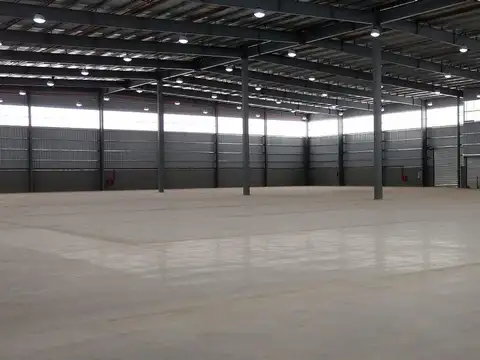 NAVE EN CENTRO LOGISTICO en GARIN -Tierra del Fuego  al 2400
