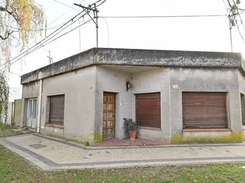 SE VENDE CASA 2 DORM C/ COCH y JARDIN