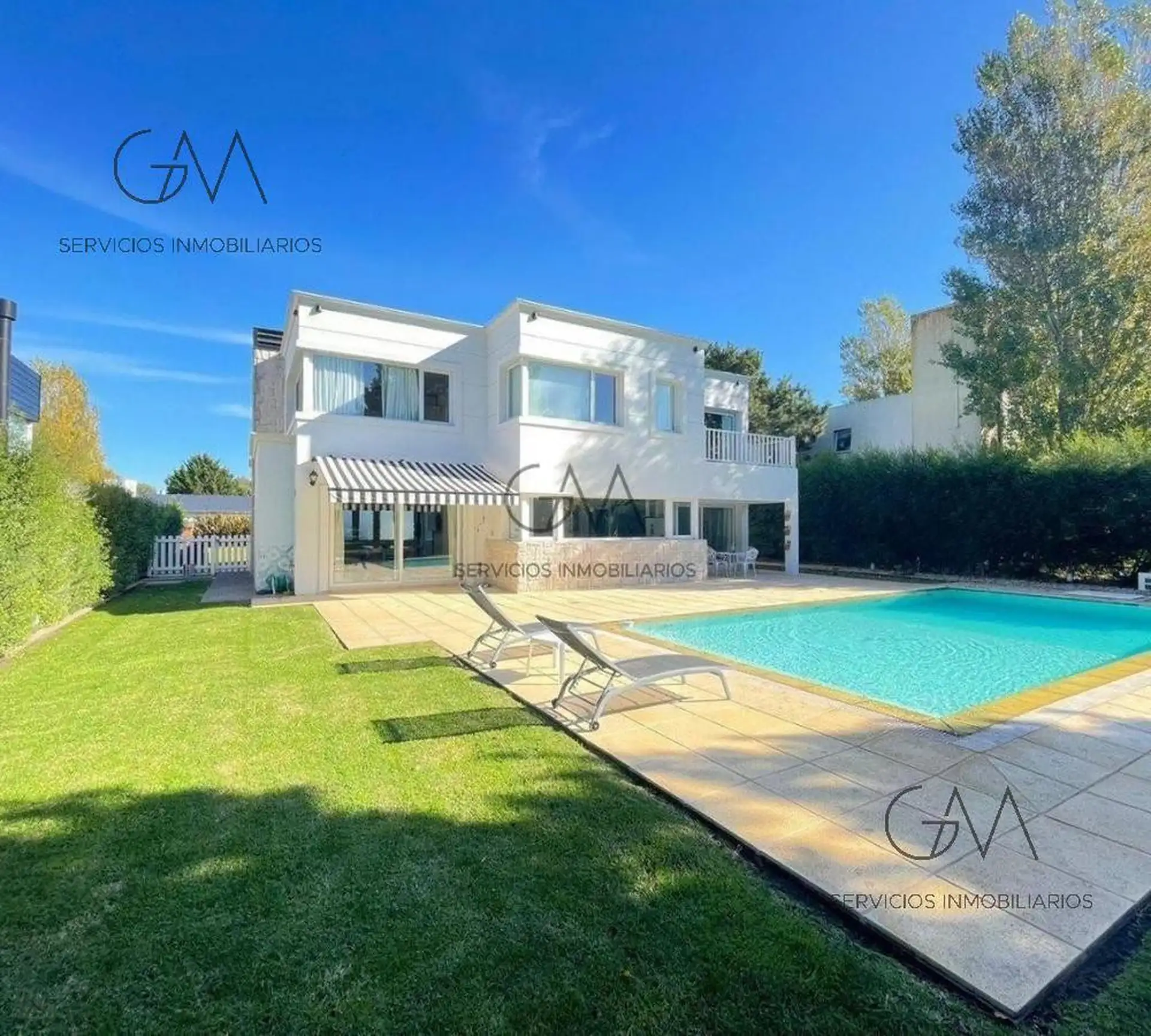 Casa de estilo moderno en Barrio Privado Rumencó, 283m², 5 amb, pileta