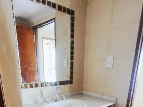 VENTA- CASA 2 DORMITORIOS-  SAN LORENZO