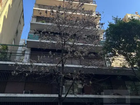 Luminoso departamento al lateral