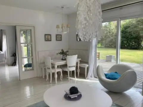 Casa 7 ambientes con 3 baños