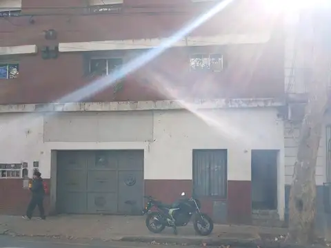 Galpón  o Local en venta CON RENTA  en Balvanera