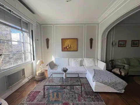 Av. Santa fe 2400 y Larrea. Piso Clasico.  Sup 186 m2.  impecable.  Recoleta