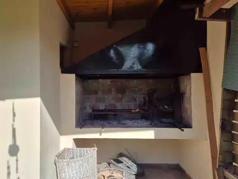 Casa 2 ambientes con 2 baños