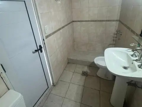 AMPLIO PH AL FRENTE MONOAMBIENTE CON PATIO