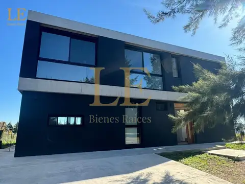 Casa 5 ambientes con 5 baños