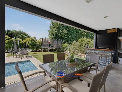 Casa en Venta con 4 cocheras