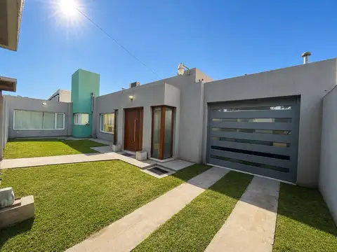 Casa quinta Av. Eva Perón Nº 2875