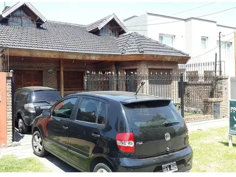 Casa 5 ambientes con 2 baños