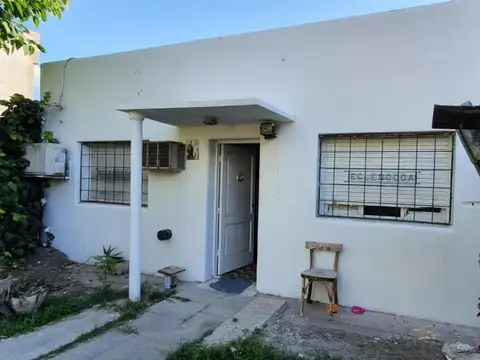 Casa con ambientes amplios y buena ubicacion